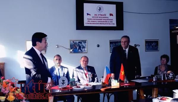 L’Association République tchèque - Vietnam reste aux côtés du Vietnam ảnh 1