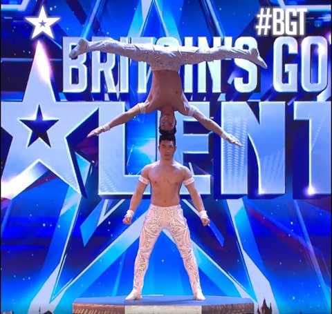 Deux acrobates vietnamiens brillent à Britain’s Got Talent ảnh 1 Deux acrobates vietnamiens brillent à Britain’s Got Talent ảnh 1