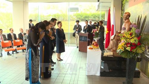 Le 128e anniversaire du Président Ho Chi Minh fêté à l’étranger ảnh 1 Le 128e anniversaire du Président Ho Chi Minh fêté à l’étranger ảnh 1