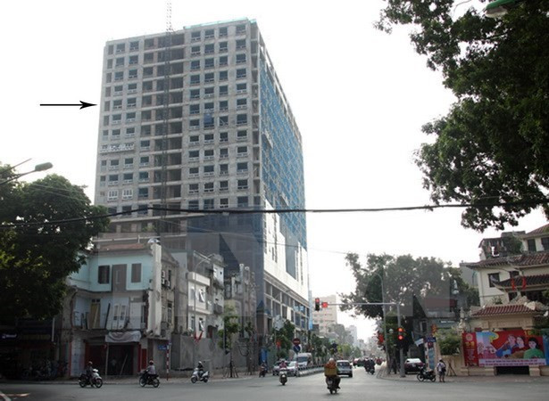 Le PM critique les violations d'un bâtiment au cœur de Hanoi ảnh 1 Le PM critique les violations d'un bâtiment au cœur de Hanoi ảnh 1