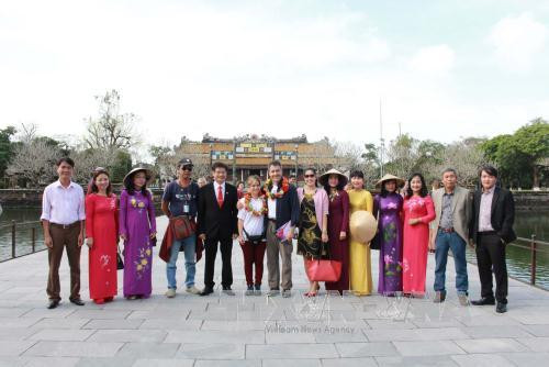 Thua Thien-Hue et Lam Dong attirent des centaines de milliers touristes pendant le Têt traditionnel ảnh 1 Thua Thien-Hue et Lam Dong attirent des centaines de milliers touristes pendant le Têt traditionnel ảnh 1
