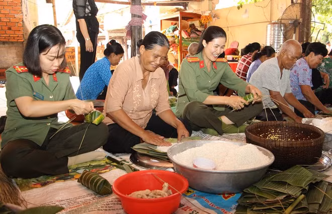  Sen Dolta: voeux des autorités d’An Giang aux Khmers ảnh 1