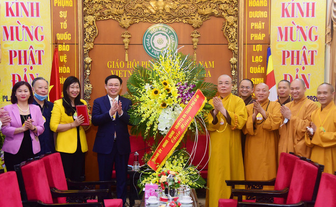 Naissance de Bouddha : le secrétaire du Comité du Parti de Hanoi présente ses salutations ảnh 1 Naissance de Bouddha : le secrétaire du Comité du Parti de Hanoi présente ses salutations ảnh 1