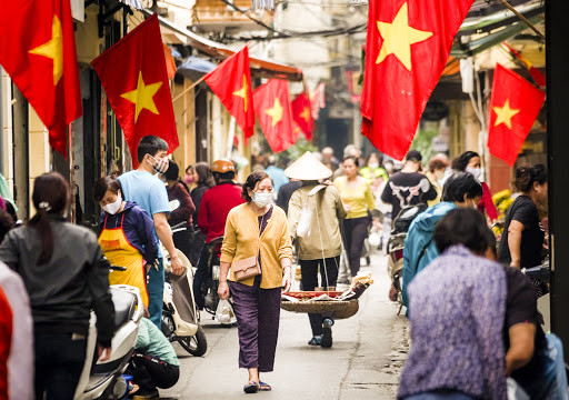 Les Vietnamiens ressentent les "fruits" de la lutte anti-épidémique ảnh 1