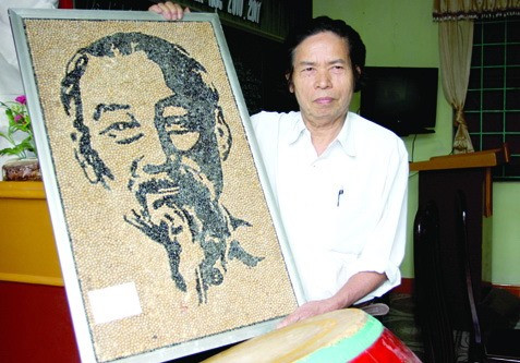 Un portrait de l'Oncle Hô en graines de haricots et du riz ảnh 1 Un portrait de l'Oncle Hô en graines de haricots et du riz ảnh 1