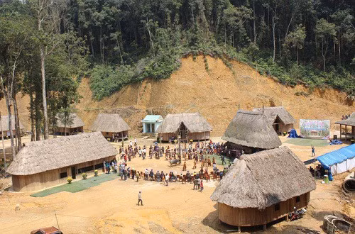La fête dédiée au génie de la forêt des Co Tu ảnh 1 La fête dédiée au génie de la forêt des Co Tu ảnh 1