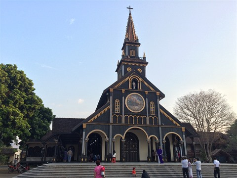 La cathédrale en bois de Kon Tum, harmonie architecturale roman-bahnar ảnh 1 La cathédrale en bois de Kon Tum, harmonie architecturale roman-bahnar ảnh 1