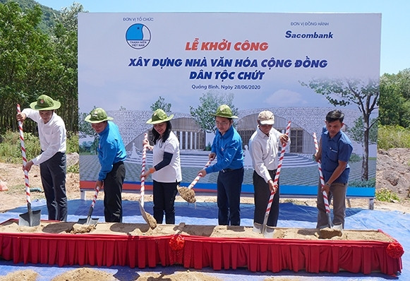 Collecte de fonds pour construire des maisons communautaires pour des ethnies minoritaires ảnh 1 Collecte de fonds pour construire des maisons communautaires pour des ethnies minoritaires ảnh 1