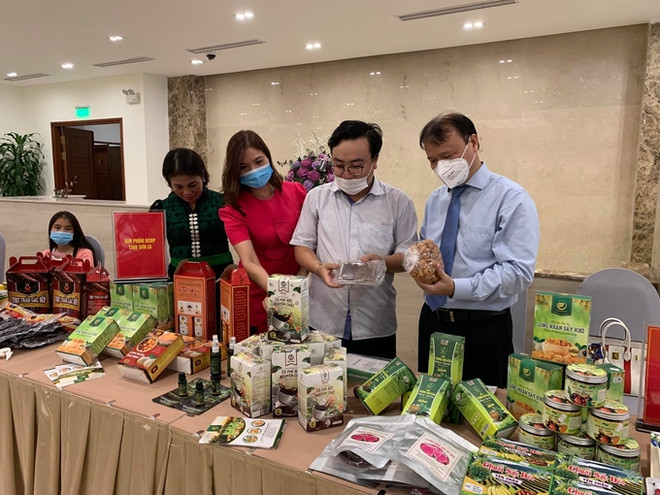 Favoriser et stimuler le développement du commerce dans les régions montagneuses ảnh 1 Favoriser et stimuler le développement du commerce dans les régions montagneuses ảnh 1