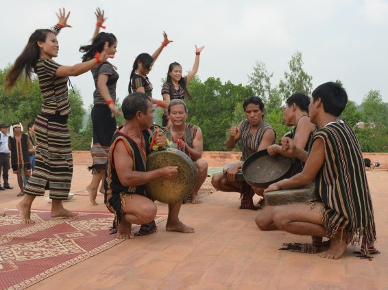 Lancement d’un concours d’écriture de chansons sur les ethnies minoritaires et les régions montagneu ảnh 1