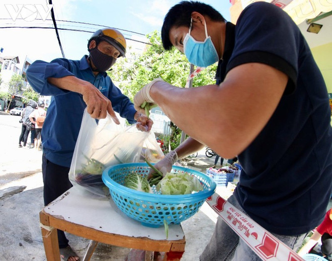 COVID-19: «magasin à zéro dông» pour les personnes déshéritées à Da Nang ảnh 1 COVID-19: «magasin à zéro dông» pour les personnes déshéritées à Da Nang ảnh 1