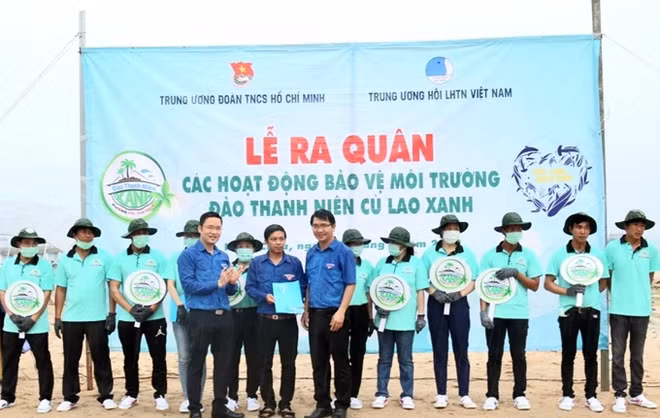 Lancement du modèle «L'île verte de la jeunesse sans déchets plastiques» ảnh 1