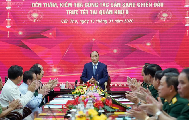 Têt : Nguyên Xuân Phuc présente ses vœux aux soldats de la 9e zone militaire ảnh 1 Têt : Nguyên Xuân Phuc présente ses vœux aux soldats de la 9e zone militaire ảnh 1