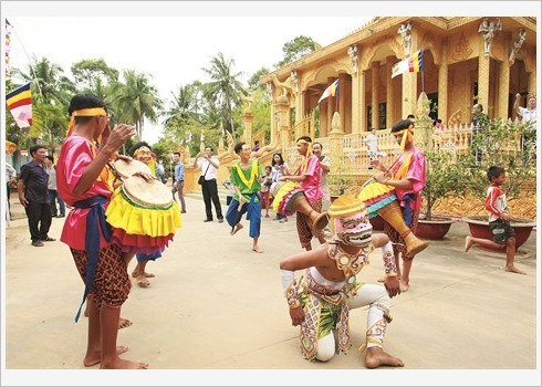 Ouverture de la fête Ok Om Bok des Khmers à Tra Vinh ảnh 1 Ouverture de la fête Ok Om Bok des Khmers à Tra Vinh ảnh 1