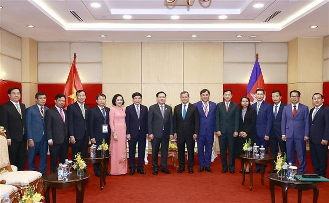 Le chef de l’AN du Vietnam plaide pour des liens accrus avec le Cambodge ảnh 2