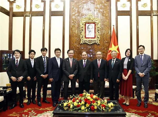 Le président Nguyen Xuan Phuc reçoit le gouverneur de la préfecture de Kanagawa (Japon) ảnh 1 Le président Nguyen Xuan Phuc reçoit le gouverneur de la préfecture de Kanagawa (Japon) ảnh 1