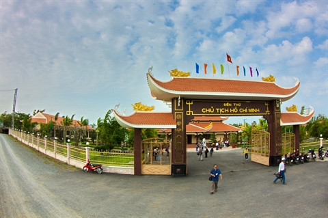 Forte affluence au mémorial du Président Hô Chi Minh à Bac Liêu ảnh 2 Forte affluence au mémorial du Président Hô Chi Minh à Bac Liêu ảnh 2