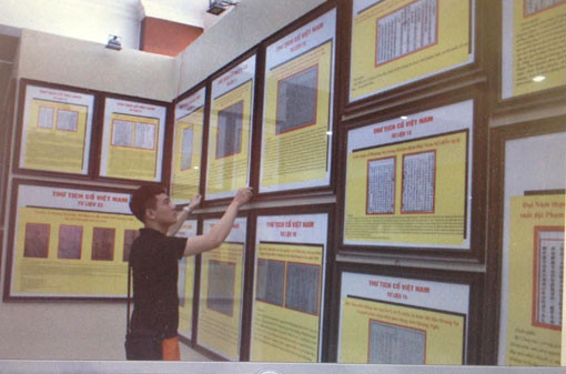 Exposition de cartes et d'archives sur Hoang Sa et Truong Sa à Binh Duong ảnh 1 Exposition de cartes et d'archives sur Hoang Sa et Truong Sa à Binh Duong ảnh 1