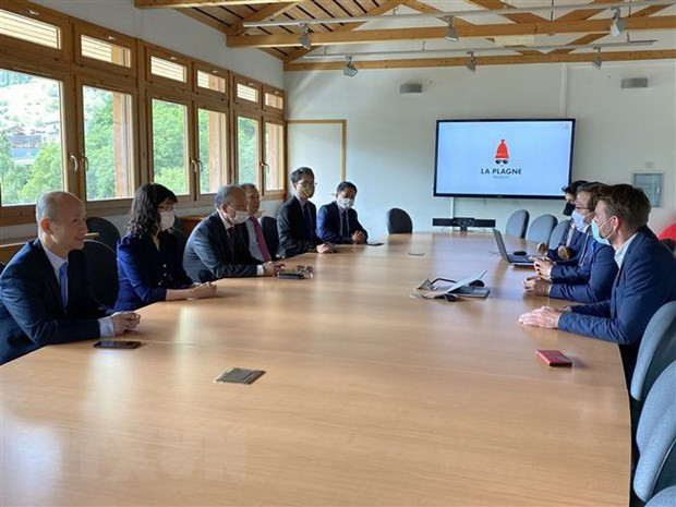 La commune française de La Plagne Tarentaise souhaite coopérer avec les localités vietnamiennes ảnh 1 La commune française de La Plagne Tarentaise souhaite coopérer avec les localités vietnamiennes ảnh 1