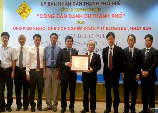 Huê accorde la citoyenneté d’honneur à un Japonais ảnh 1 Huê accorde la citoyenneté d’honneur à un Japonais ảnh 1