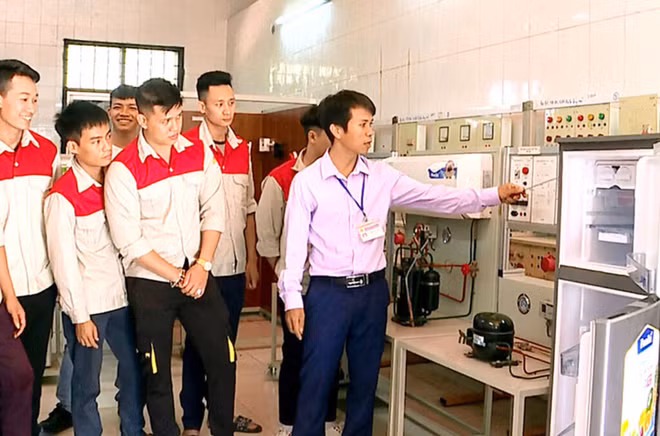 Développer une main-d’œuvre qualifiée pour la modernisation et l’industrialisation ảnh 1