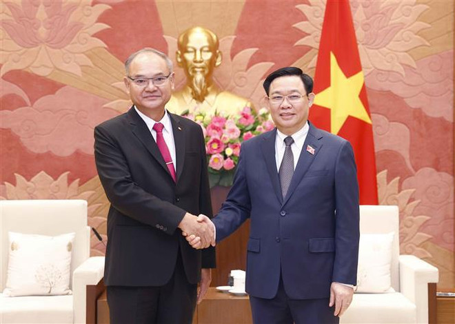 Le président de l’AN reçoit le premier vice-président du Sénat thaïlandais ảnh 1 Le président de l’AN reçoit le premier vice-président du Sénat thaïlandais ảnh 1