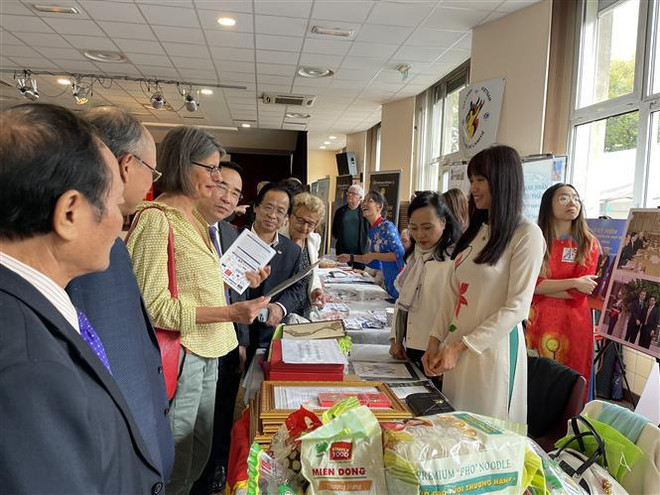 La Journée des Associations d’amitié et de solidarité avec le Vietnam en France comme si vous y étiez ảnh 4 La Journée des Associations d’amitié et de solidarité avec le Vietnam en France comme si vous y étiez ảnh 4