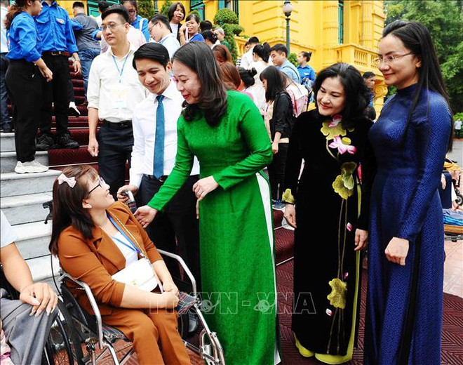 La vice-présidente Vo Thi Anh Xuân rencontre de jeunes handicapés exemplaires ảnh 1 La vice-présidente Vo Thi Anh Xuân rencontre de jeunes handicapés exemplaires ảnh 1
