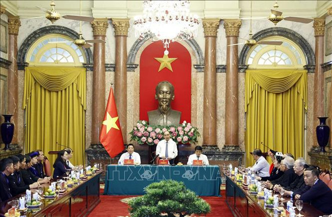 Le chef de l’Etat rencontre des membres exemplaires des ethnies minoritaires de Cao Bang ảnh 1 Le chef de l’Etat rencontre des membres exemplaires des ethnies minoritaires de Cao Bang ảnh 1
