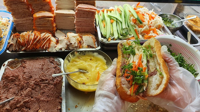 Le banh mi, le café et le pho vietnamiens parmi les meilleurs plats de rue en Asie ảnh 1