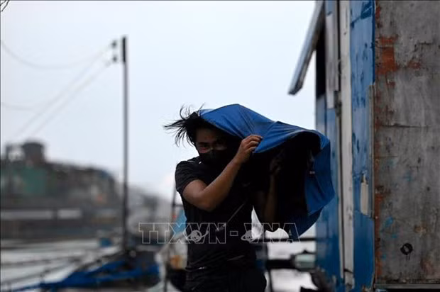 Philippines : au moins cinq morts à cause du super typhon Noru ảnh 1