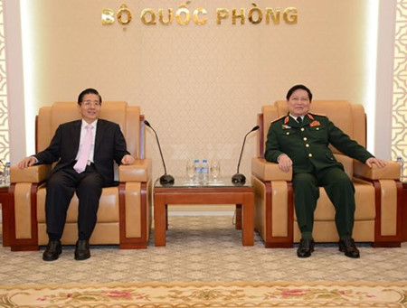 Le ministre vietnamien de la Défense reçoit le ministre chinois de la Sécurité publique ảnh 1 Le ministre vietnamien de la Défense reçoit le ministre chinois de la Sécurité publique ảnh 1