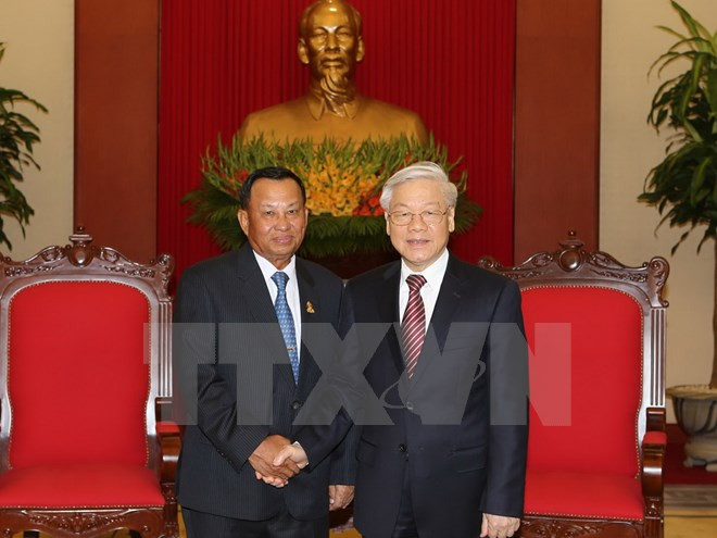 Le président du Sénat cambodgien reçu par des dirigeants vietnamiens ảnh 1 Le président du Sénat cambodgien reçu par des dirigeants vietnamiens ảnh 1
