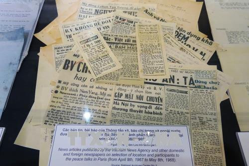 Exposition «Les Accords de Paris sur le Vietnam – la porte vers la paix» ảnh 1 Exposition «Les Accords de Paris sur le Vietnam – la porte vers la paix» ảnh 1