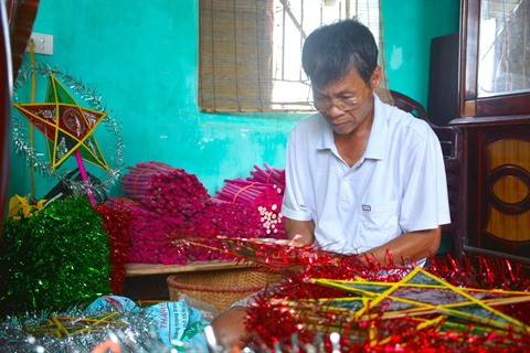 La fabrication des lanternes étoilées bat son plein à Nam Dinh ảnh 3 La fabrication des lanternes étoilées bat son plein à Nam Dinh ảnh 3