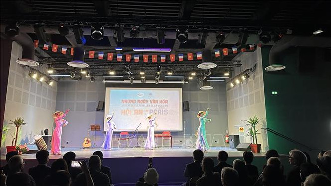 Les Journées culturelles de Hôi An hautes en couleur à Paris ảnh 1 Les Journées culturelles de Hôi An hautes en couleur à Paris ảnh 1