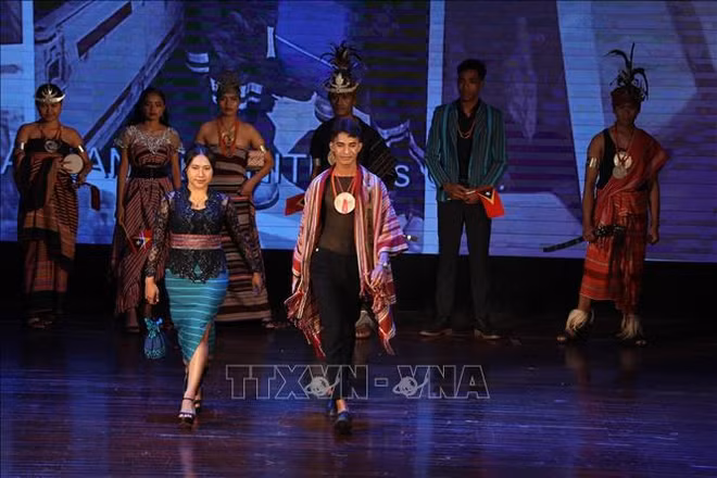 Échange d'art honorant les cultures des membres de l'ASEAN ảnh 1 Échange d'art honorant les cultures des membres de l'ASEAN ảnh 1