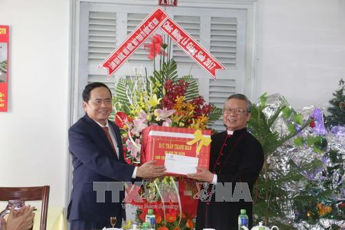 Des dirigeants adressent leurs vœux de Noël aux chrétiens ảnh 2 Des dirigeants adressent leurs vœux de Noël aux chrétiens ảnh 2