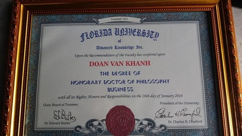 Un paysan vietnamien reçoit un doctorat honoris causa des États-Unis ảnh 1 Un paysan vietnamien reçoit un doctorat honoris causa des États-Unis ảnh 1