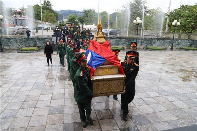 Les restes des soldats vietnamiens tombés au Laos sont rapatriés ảnh 1