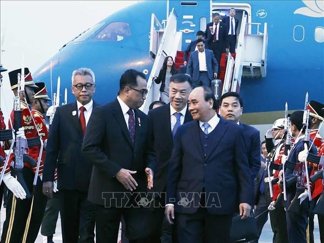 Le président Nguyên Xuân Phuc arrive à Jakarta pour sa visite d’Etat en Indonésie ảnh 1 Le président Nguyên Xuân Phuc arrive à Jakarta pour sa visite d’Etat en Indonésie ảnh 1