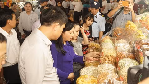 Sécurité sanitaire des aliments: les exigences renforcées pour le Nouvel An ảnh 1