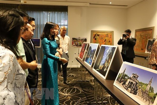 Des laques et photos du Vietnam exposées à Melbourne ảnh 1