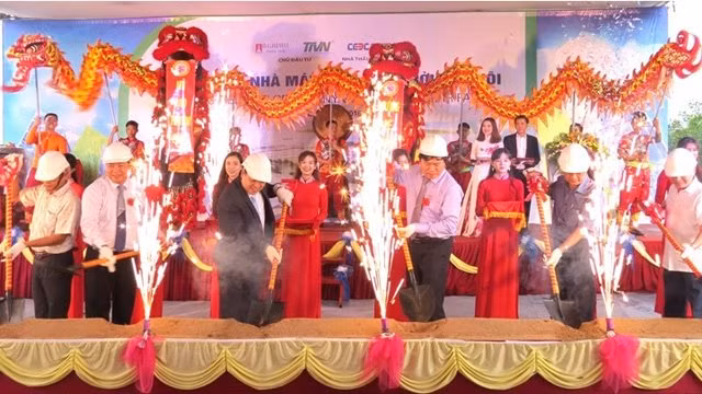 Mise en chantier de la centrale solaire à Phu Yên ảnh 1