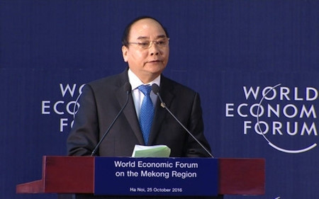 Le Premier ministre part pour le Forum économique mondial à Davos ảnh 1 Le Premier ministre part pour le Forum économique mondial à Davos ảnh 1