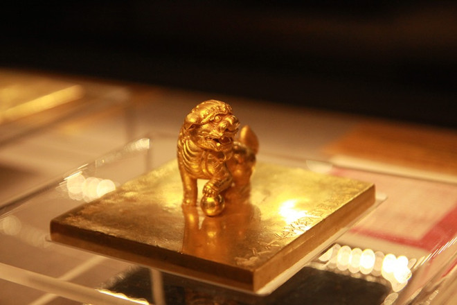 Inauguration d’une exposition spéciale des trésors nationaux du Vietnam ảnh 2