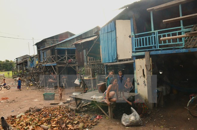 L'ambassade du Vietnam au Cambodge offre des cadeaux aux Viet kieu en difficulté ảnh 1 L'ambassade du Vietnam au Cambodge offre des cadeaux aux Viet kieu en difficulté ảnh 1