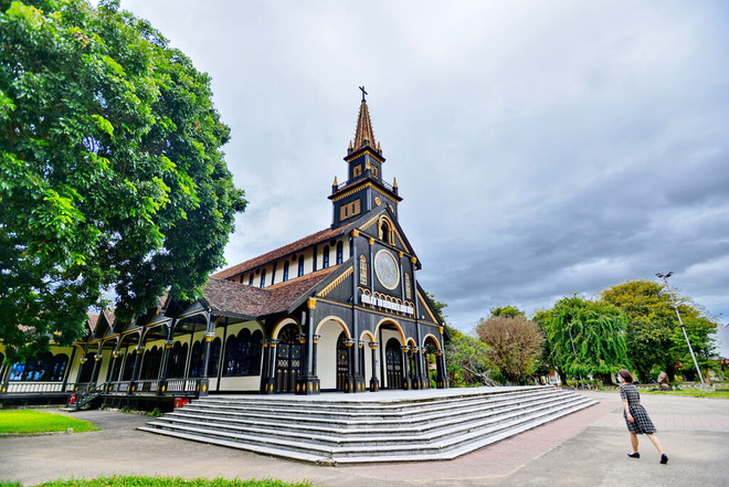 L’église romane en bois de Kon Tum ảnh 1