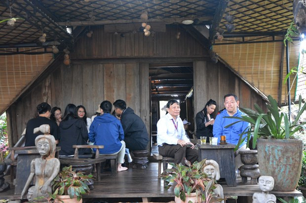 Buon Ma Thuot invite les visiteurs à déguster un café dans un espace traditionnel ảnh 1 Buon Ma Thuot invite les visiteurs à déguster un café dans un espace traditionnel ảnh 1