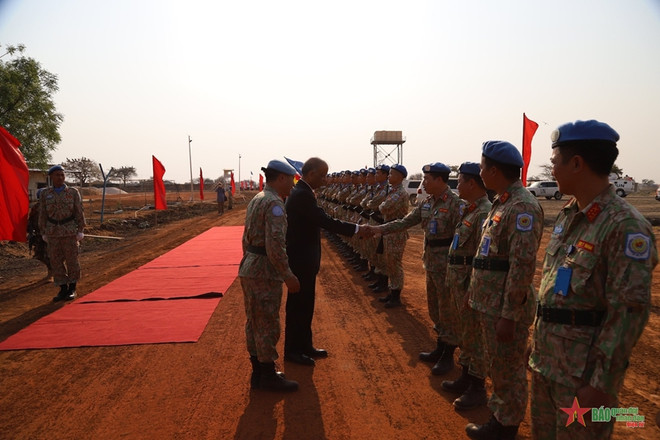 Le secrétaire général adjoint de l'ONU rencontre l'unité de génie militaire N°1 du Vietnam à Abyei ảnh 1 Le secrétaire général adjoint de l'ONU rencontre l'unité de génie militaire N°1 du Vietnam à Abyei ảnh 1
